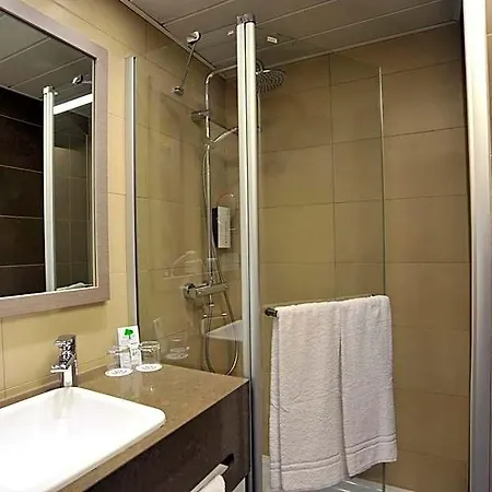 Golden Tulip Reiss Hotel