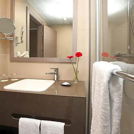 Hotel Golden Tulip Reiss