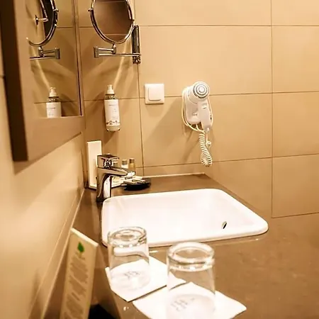 Golden Tulip Reiss Hotel