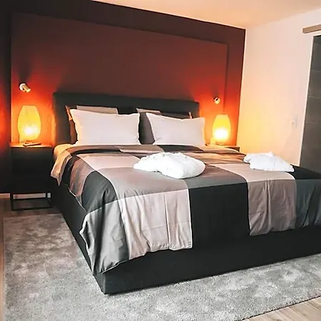 Golden Tulip Reiss