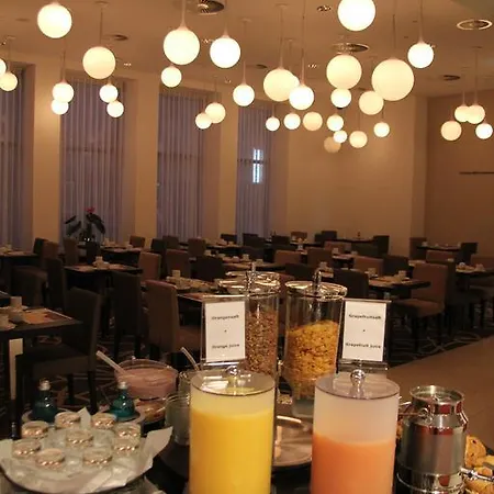 Отель Golden Tulip Reiss