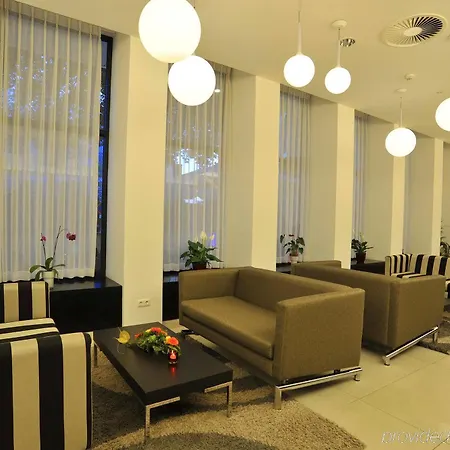 Golden Tulip Reiss Отель