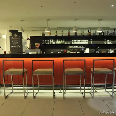 Отель Golden Tulip Reiss 4*
