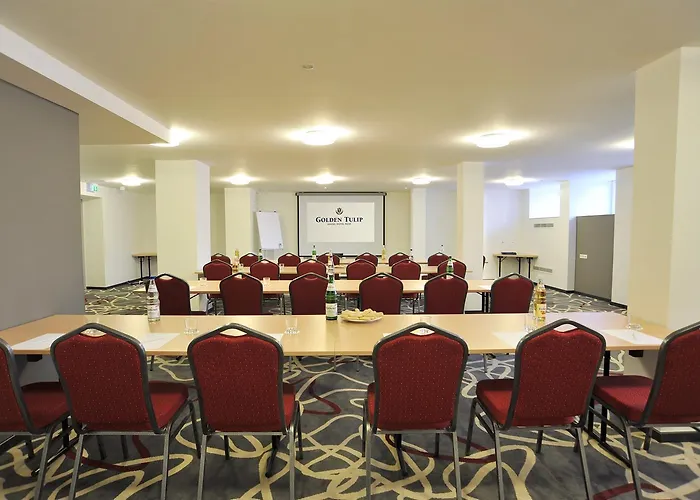 瑞斯卡塞尔金色郁金香酒店 酒店 4*