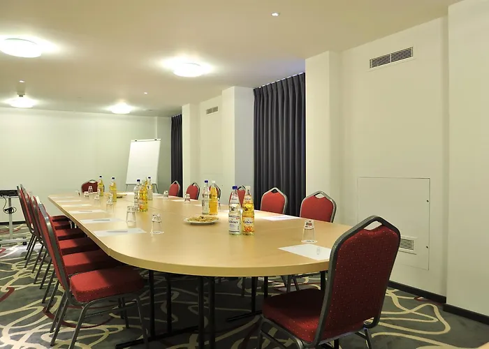 瑞斯卡塞尔金色郁金香酒店