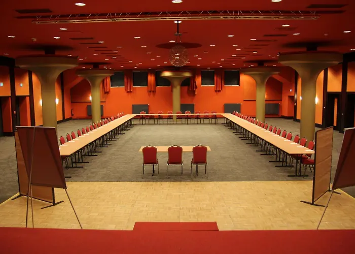 瑞斯卡塞尔金色郁金香酒店 酒店 4*