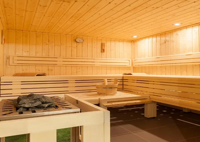 瑞斯卡塞尔金色郁金香酒店