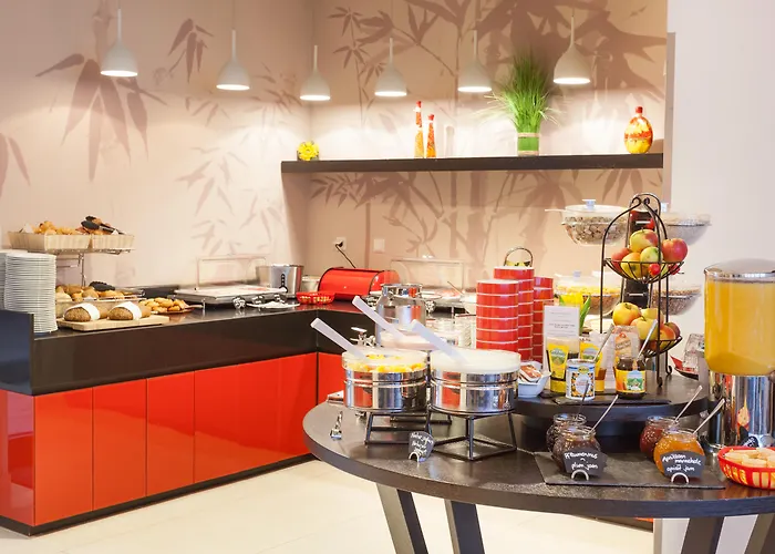 瑞斯卡塞尔金色郁金香酒店 酒店